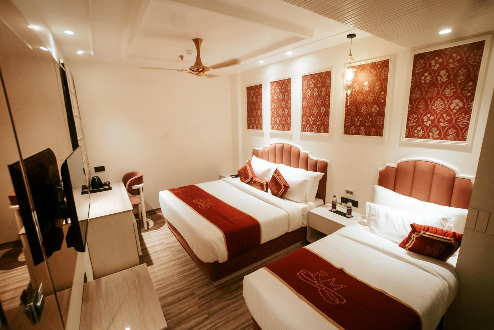 Hotel Stamps Red Martin By Eight Continents - 70 Steps From Golden Temple Amritsar Esterno foto