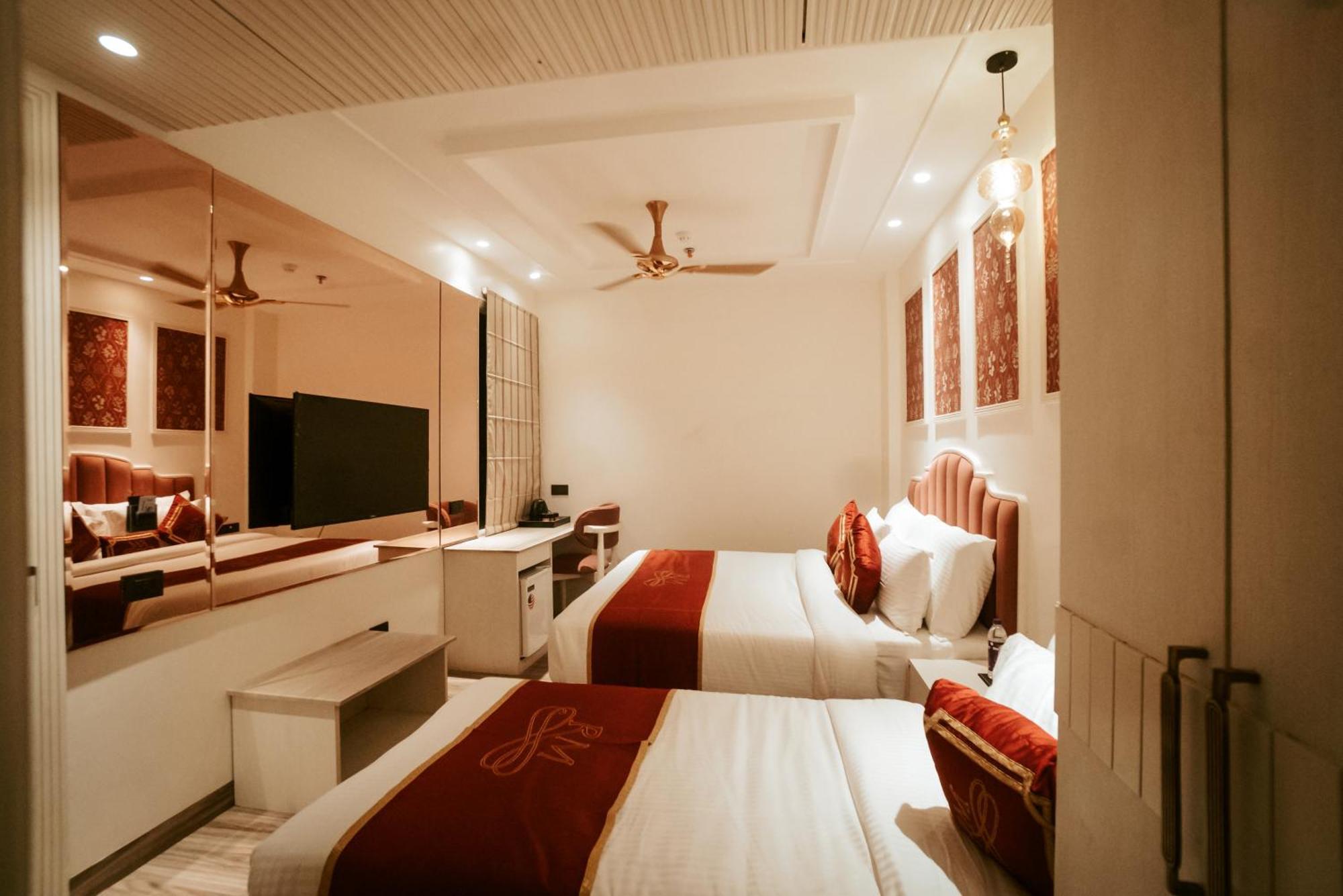 Hotel Stamps Red Martin By Eight Continents - 70 Steps From Golden Temple Amritsar Esterno foto