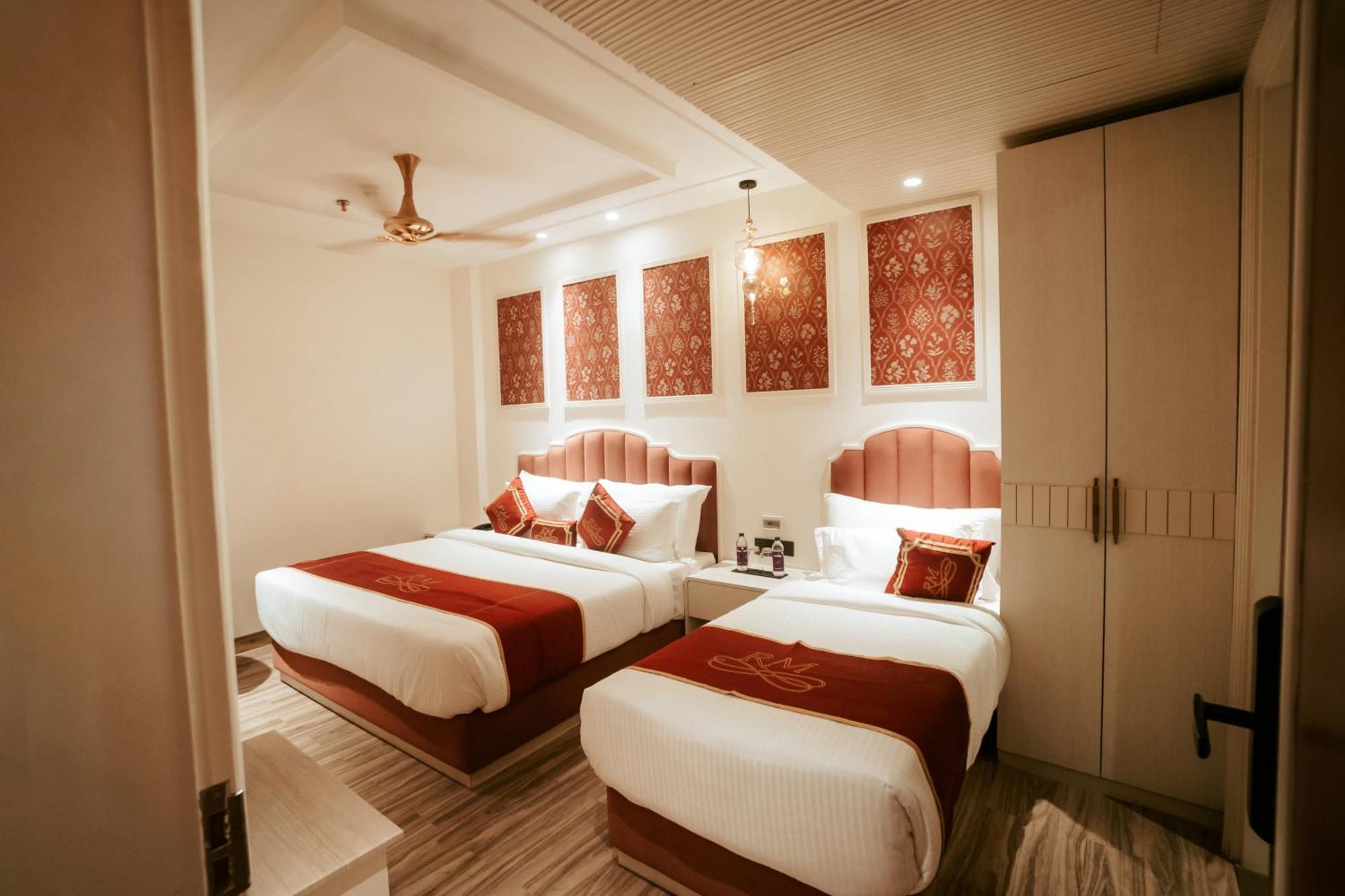Hotel Stamps Red Martin By Eight Continents - 70 Steps From Golden Temple Amritsar Esterno foto