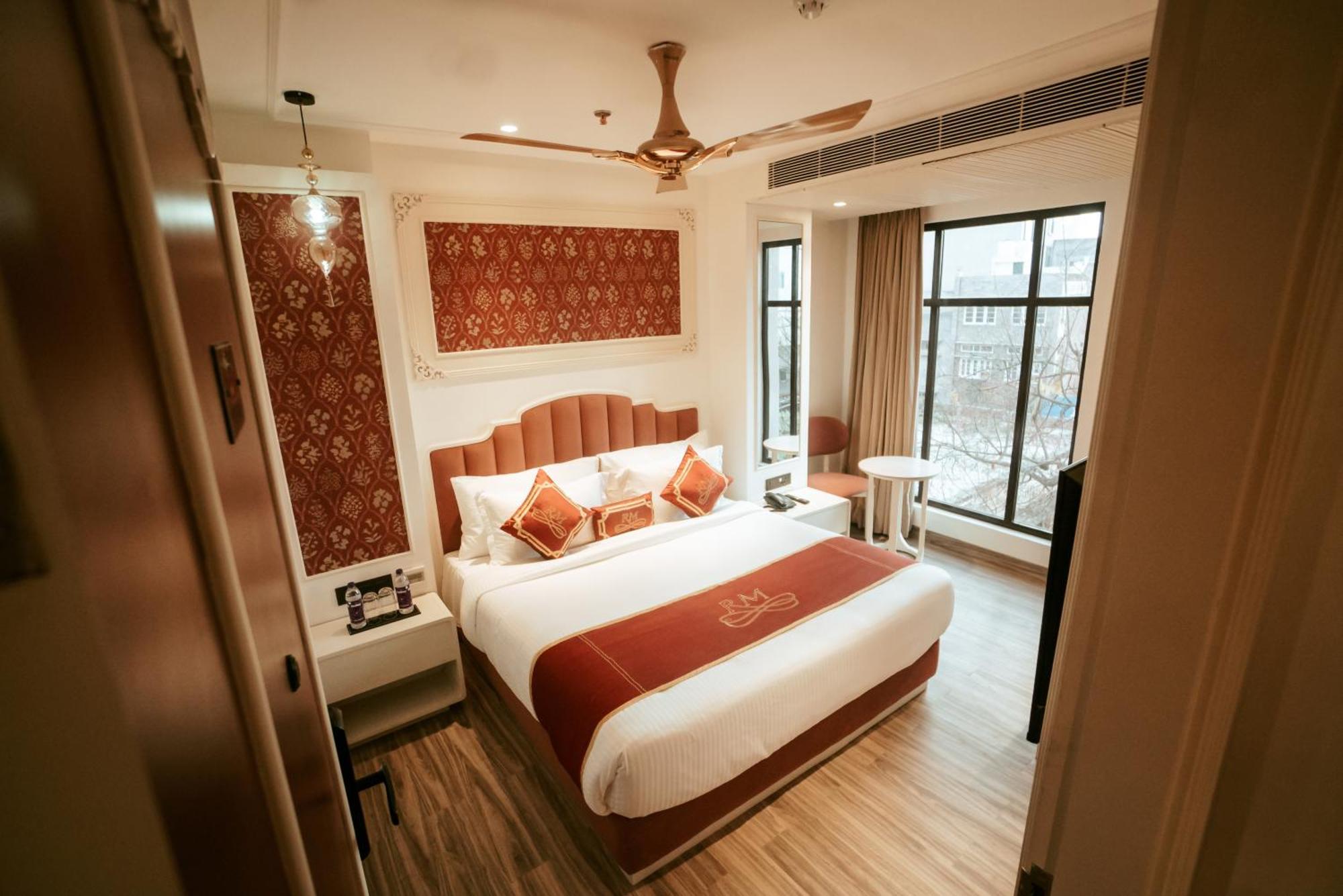 Hotel Stamps Red Martin By Eight Continents - 70 Steps From Golden Temple Amritsar Esterno foto