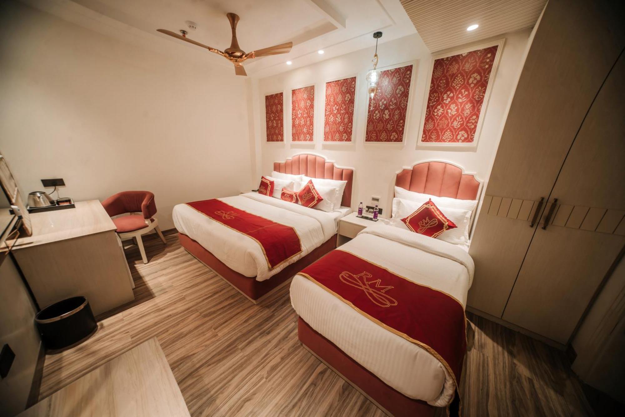 Hotel Stamps Red Martin By Eight Continents - 70 Steps From Golden Temple Amritsar Esterno foto