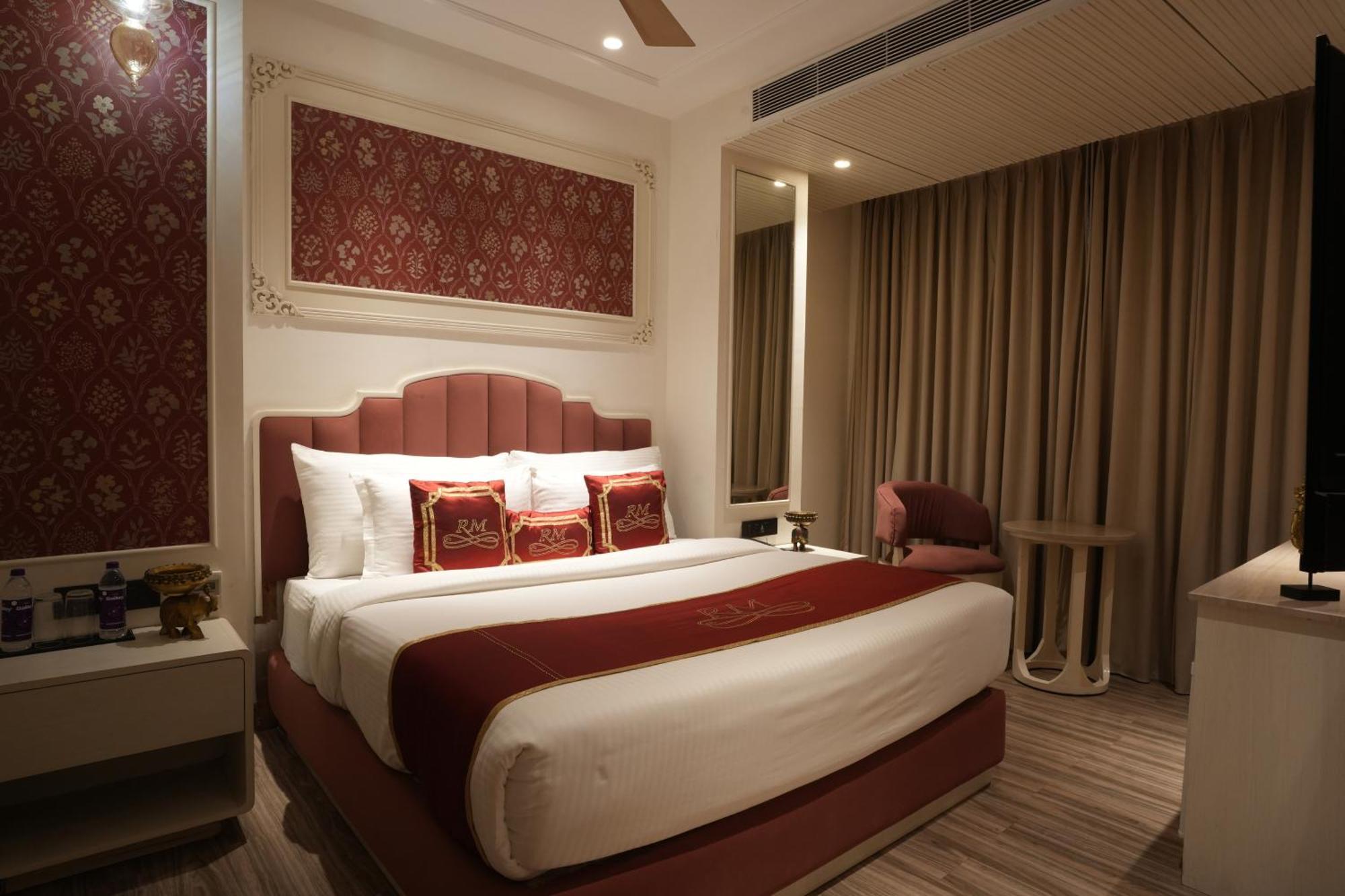 Hotel Stamps Red Martin By Eight Continents - 70 Steps From Golden Temple Amritsar Esterno foto