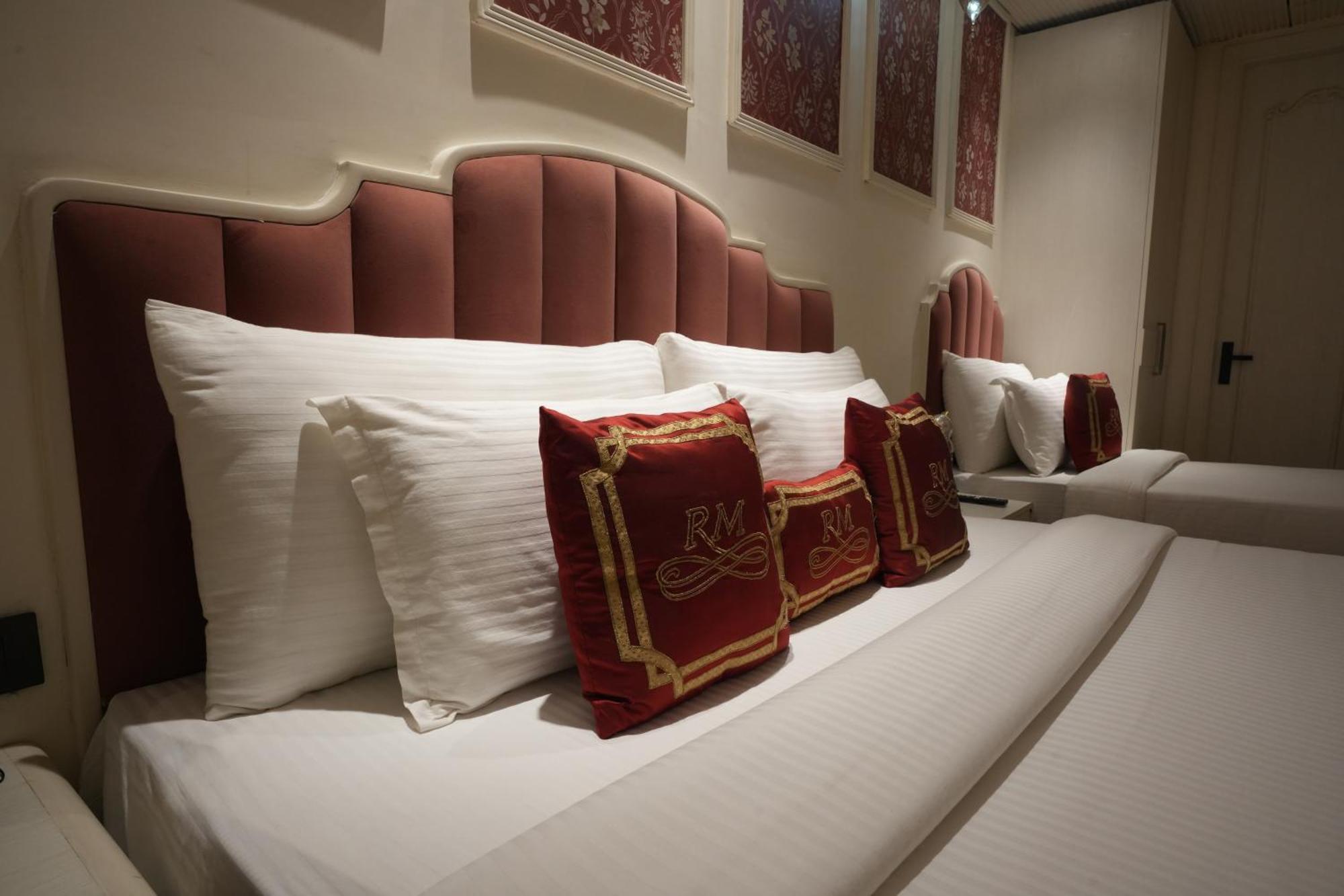 Hotel Stamps Red Martin By Eight Continents - 70 Steps From Golden Temple Amritsar Esterno foto