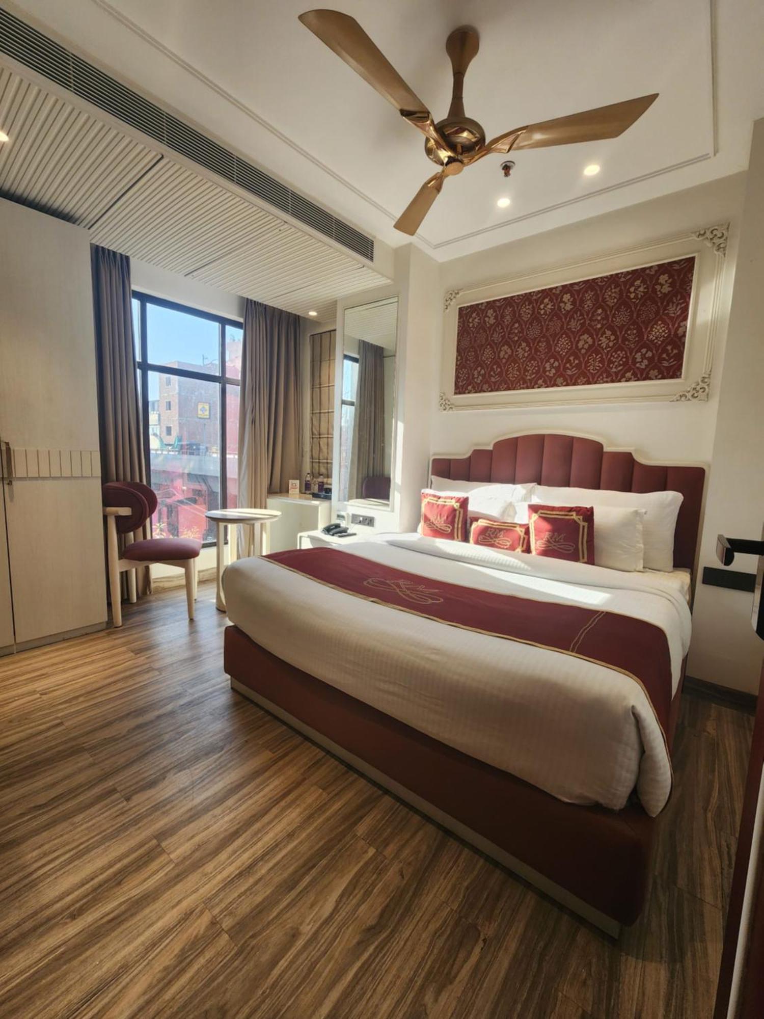 Hotel Stamps Red Martin By Eight Continents - 70 Steps From Golden Temple Amritsar Esterno foto