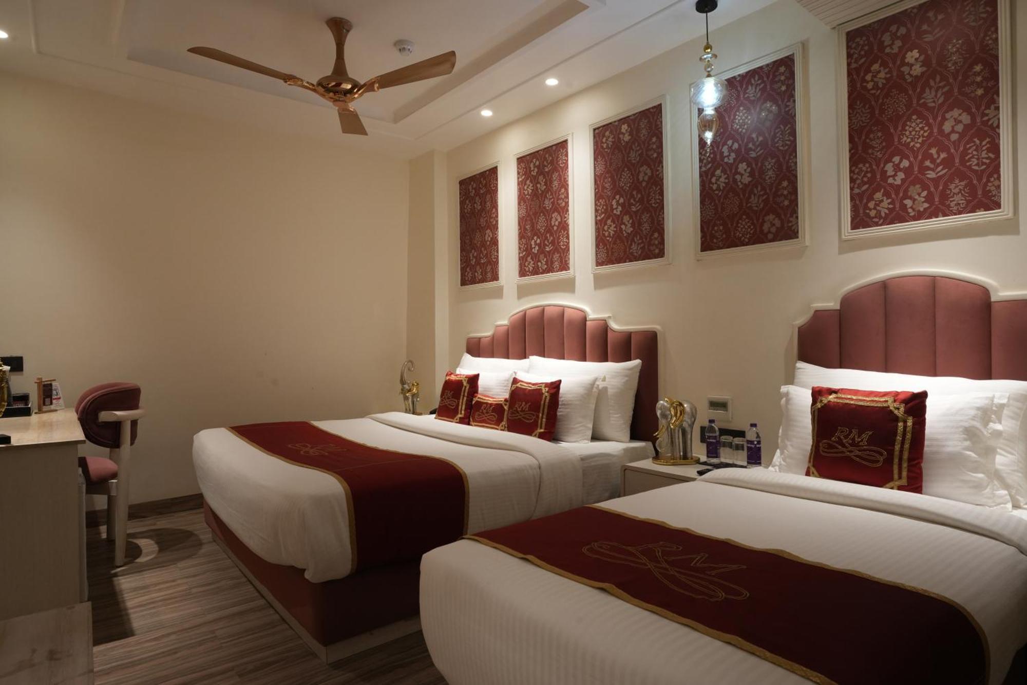 Hotel Stamps Red Martin By Eight Continents - 70 Steps From Golden Temple Amritsar Esterno foto